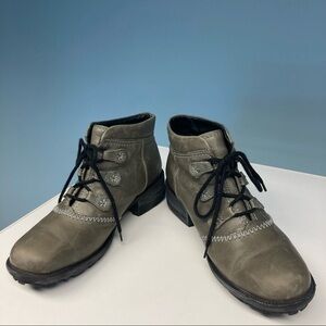 JOSEF SEIBEL Sz 38 Grey Distressed  Lace Up Ankle Booties